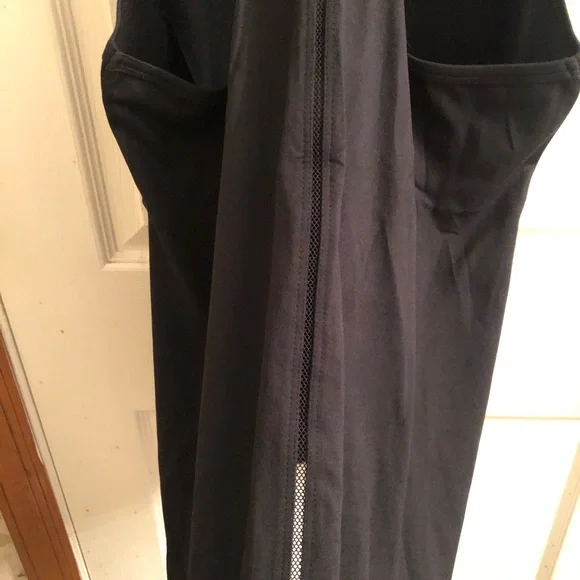 ZYIA Black Effortless Tank Top - Long - Picture 8 of 10